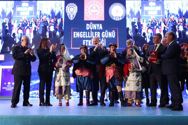 Foto - Bakan Soylu: "Sevgi bütün engelleri aşar"