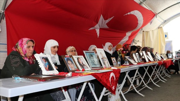 Bakan Soylu ve acılı anneler teröre lanet yürüyüşünde buluştu!