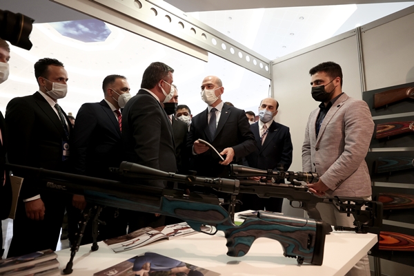 Foto - Bakan Soylu, firmaların ilk yatırım ve üretim maliyetlerinin yüksek olabileceğini dile getirerek, ürünler yaygınlaştıkça maliyetlerin düşürülmesinin rekabet gücünü artıracağını ve farklı ülkelere ulaşılması açısından faydalı olacağını söyledi.