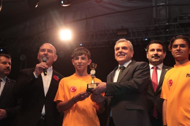 Foto - Bakan Soylu'ya sevgi seli! Sürpriz hediye 