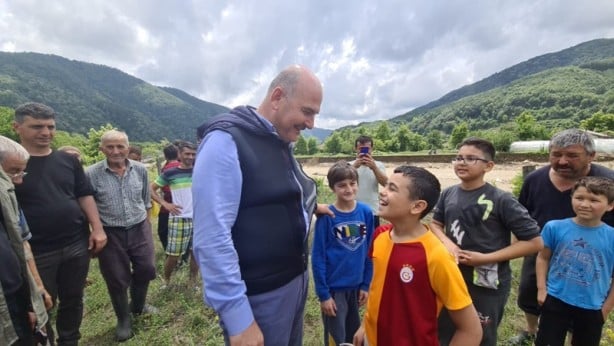 Bakan Süleyman Soylu, sel mağduru çocukların isteğini kırmadı