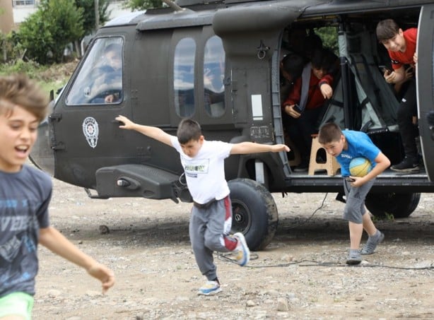 Foto - Bakan Süleyman Soylu, sel mağduru çocukların isteğini kırmadı