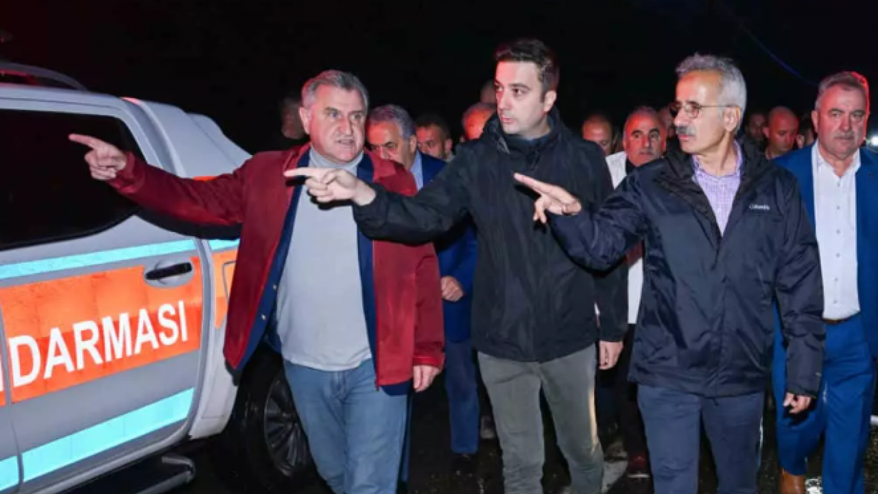 Foto - Bakan Uraloğlu felaketin vurduğu Rize'de! Vatandaşlara kritik uyarı