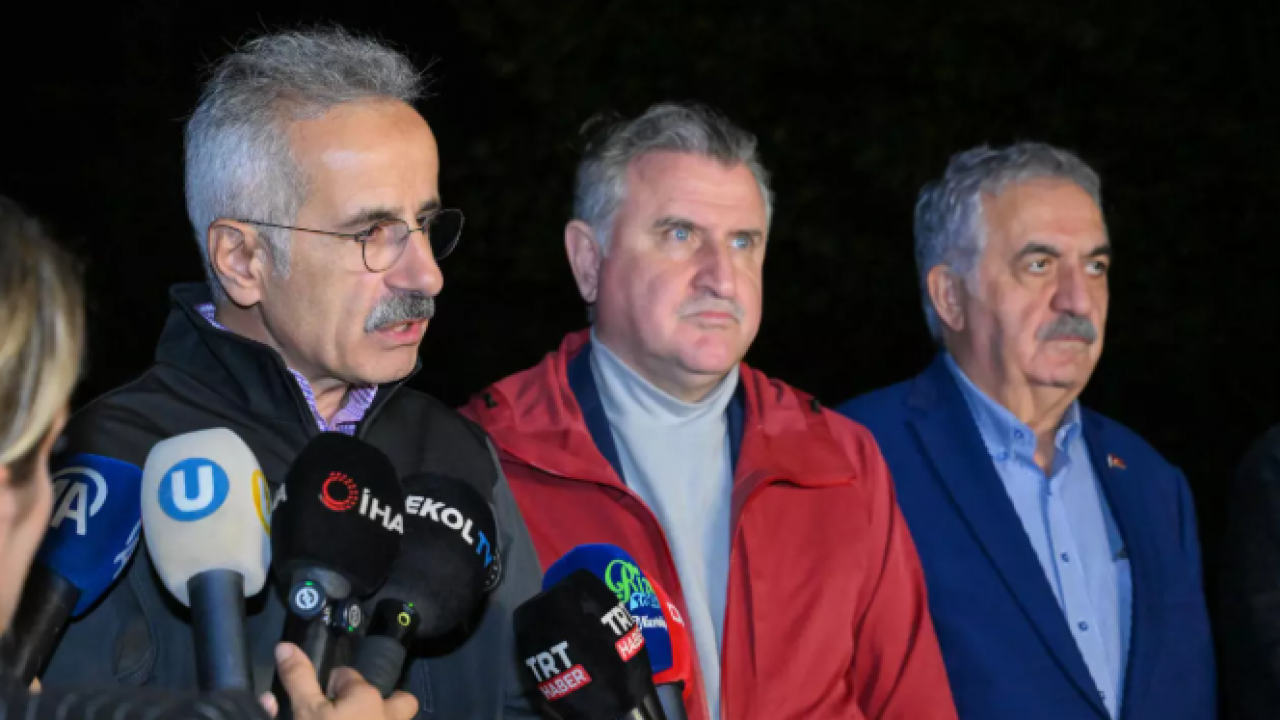 Foto - Bakan Uraloğlu felaketin vurduğu Rize'de! Vatandaşlara kritik uyarı