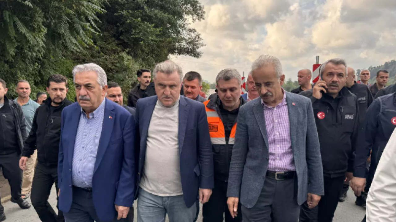 Foto - Bakan Uraloğlu felaketin vurduğu Rize'de! Vatandaşlara kritik uyarı