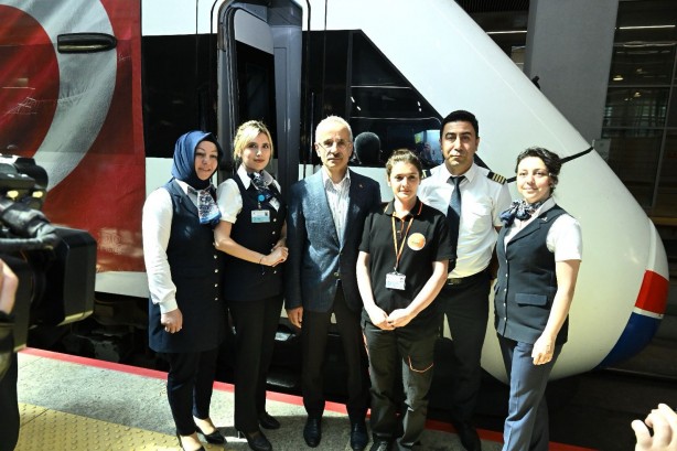 Foto - Bakan Uraloğlu indirimi resmen açıkladı! Hızlı trenlere ‘emekli’ tarifesi