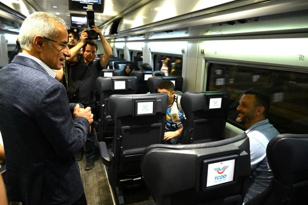Bakan Uraloğlu indirimi resmen açıkladı! Hızlı trenlere ‘emekli’ tarifesi
