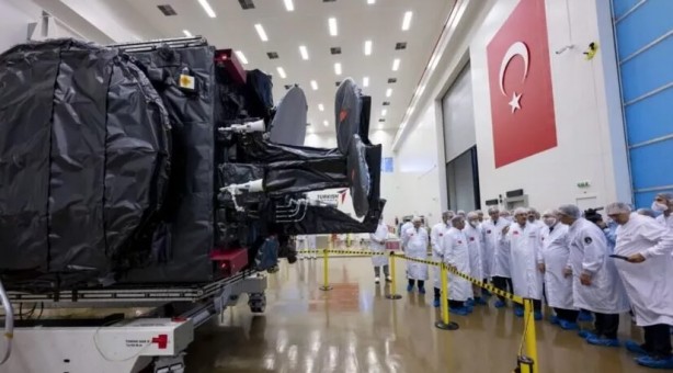 Foto - Bakan Uraloğlu'ndan gururlandıran paylaşım: Türksat 6A'nın fırlatma tarihi belli oldu