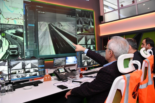 Foto - Bakan Uraloğlu’ndan otonom teknoloji müjdesi! Şimdi de akıllı yol geliyor!