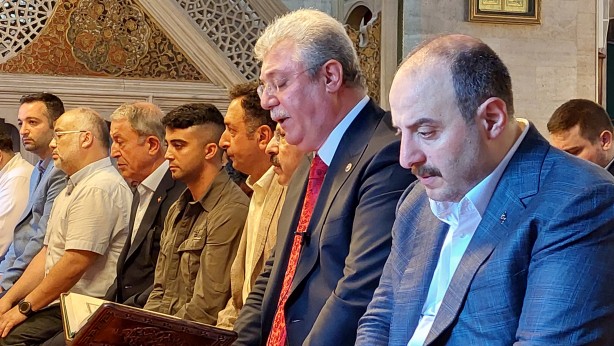 Foto - Bakan Varank'ın ağabeyi İlhan Varank şehadetinin 6'ncı yılında mezarı başında anıldı