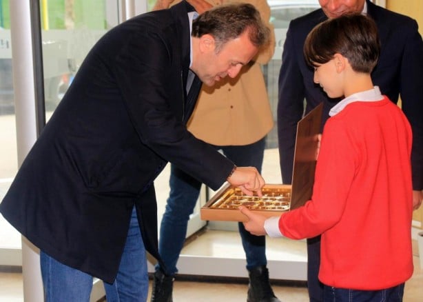 Foto - Bakan yardımcısından Ukraynalı yetimlere bayram ziyareti