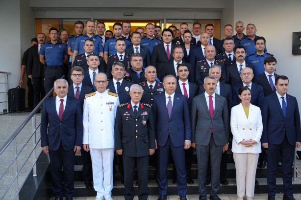 Foto - Bakan Yerlikaya: "Yüz tanımalı yaka kamera sistemi getirilecek"
