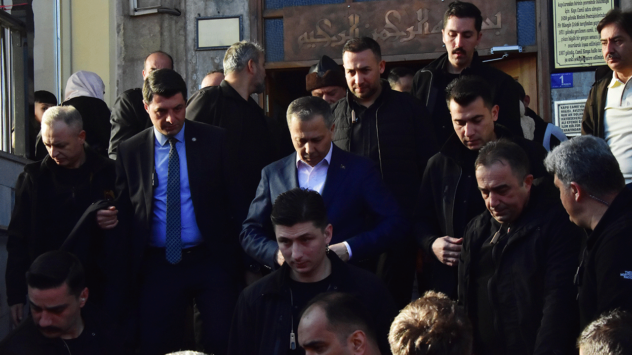 Foto - Bakan Yerlikaya'dan anlamlı mesaj