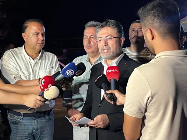 Bakan Yumaklı: "İzmir Menderes'teki çıkan yangın hobi bahçesinden çıktı"