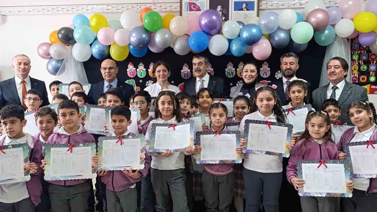 Bakan Yusuf Tekin’den yarıyıl tatili mesajı: Milyonlarca öğrencinin karne heyecanı