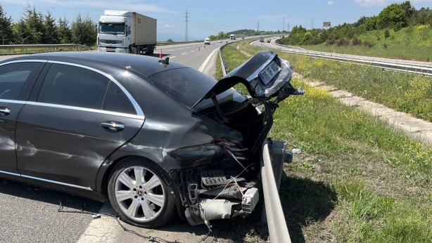 Foto - Bakan Yusuf Tekin’in makam aracı kaza yaptı!
