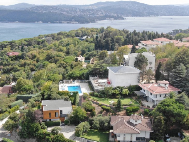 Foto - Bakanlık göreve! Ekrem göz yumuyor hukuk tanımaz Mahiroğlu boğazdaki villasını iki katına çıkarıyor