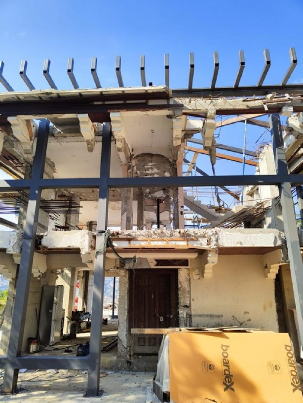 Foto - Bakanlık göreve! Ekrem göz yumuyor hukuk tanımaz Mahiroğlu boğazdaki villasını iki katına çıkarıyor