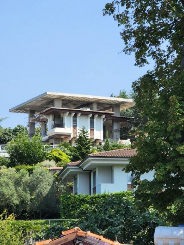 Foto - Bakanlık göreve! Ekrem göz yumuyor hukuk tanımaz Mahiroğlu boğazdaki villasını iki katına çıkarıyor