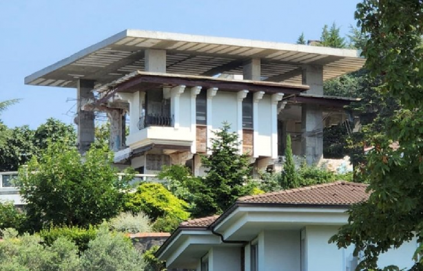 Foto - Bakanlık göreve! Ekrem göz yumuyor hukuk tanımaz Mahiroğlu boğazdaki villasını iki katına çıkarıyor