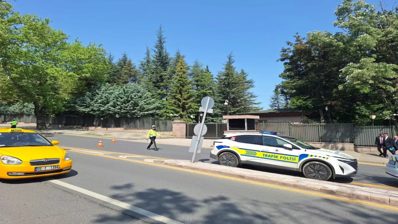 Foto - Bakanlık önünde hareketli dakikalar! Dışişleri korumaları, havaya ateş açan şahsı vurdu! Saldırganın kimliği herkesi şaşkına çevirdi