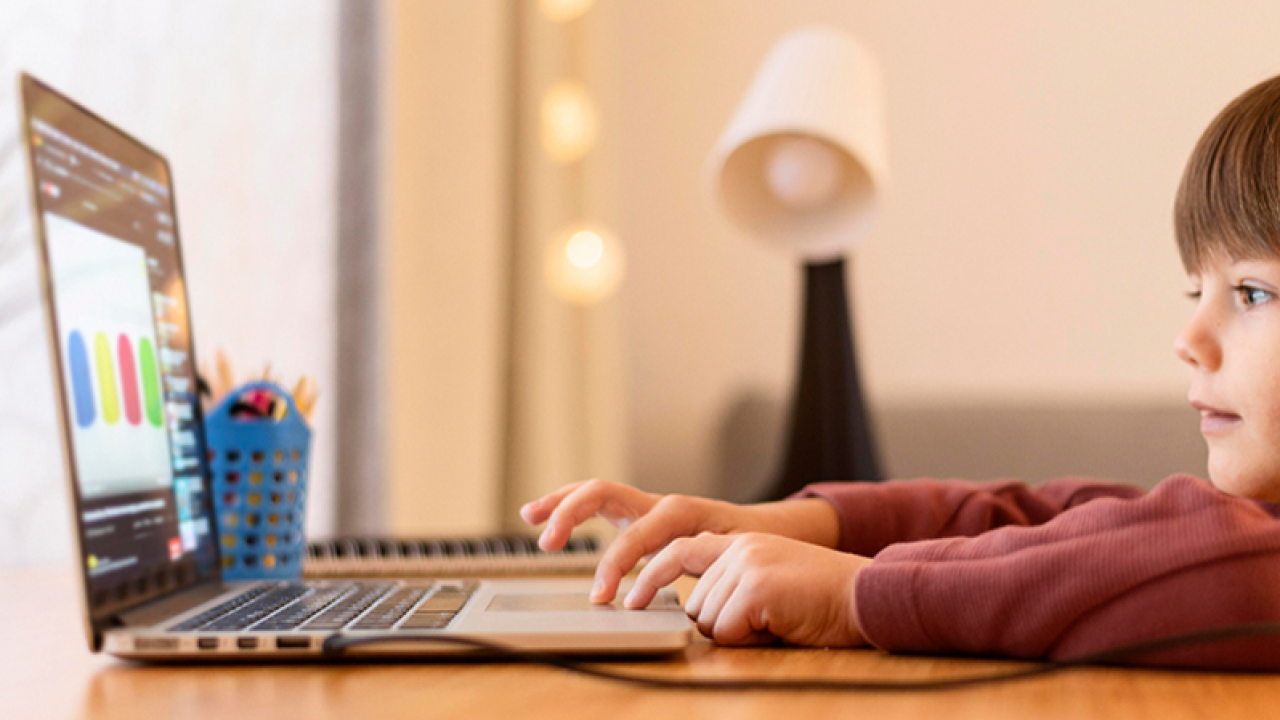 Foto - Çocuklar için 'dijital ortamda yabancılarla sohbet edilmemesi' uyarısı Çocuğunuz internetten yazışıyorsa dikkat!