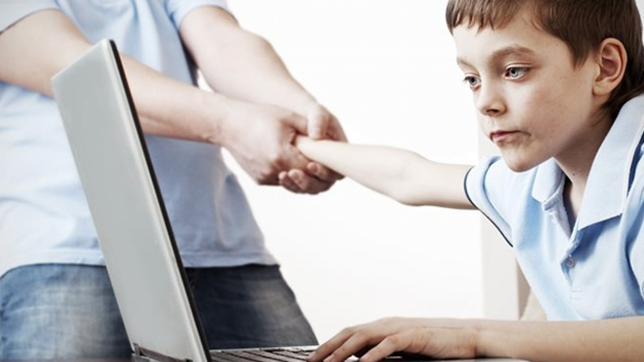 Foto - Çocuklar için 'dijital ortamda yabancılarla sohbet edilmemesi' uyarısı Çocuğunuz internetten yazışıyorsa dikkat!