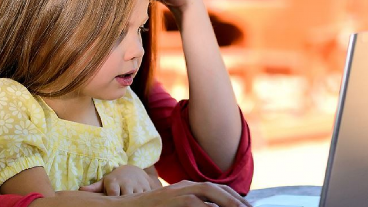 Foto - Çocuklar için 'dijital ortamda yabancılarla sohbet edilmemesi' uyarısı Çocuğunuz internetten yazışıyorsa dikkat!