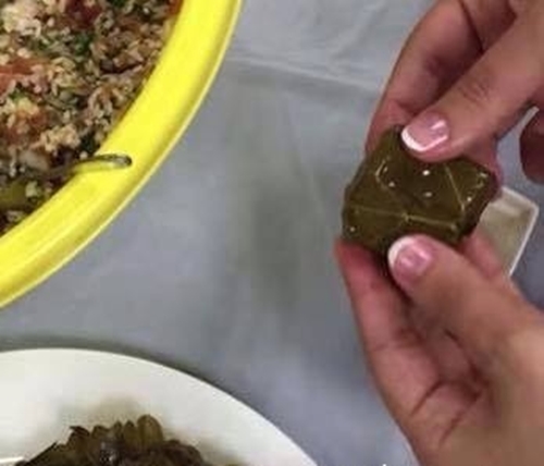 Foto - Bakın Araplar yaprak sarmasını nasıl yapıyor