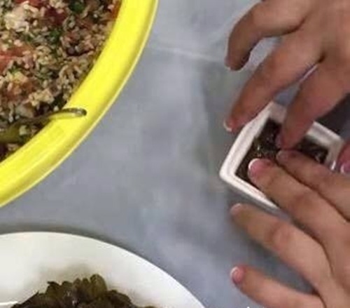 Foto - Bakın Araplar yaprak sarmasını nasıl yapıyor