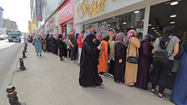 Foto - Bakın bu izdihamın sebebi neymiş! 