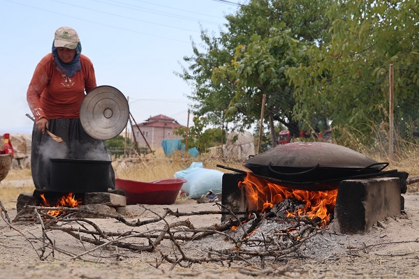 Foto - Bakın bu tencerelerde ne pişiyor! Sofraya gelmesi hiç kolay değil