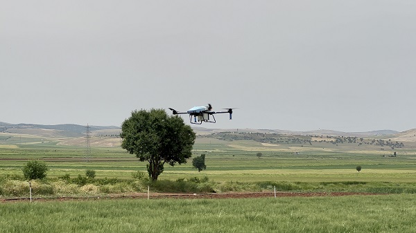 Foto - Bakın çiftçiler nasıl ilaçlama yapıyor
