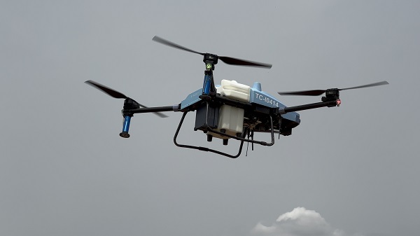 Foto - Bakın çiftçiler nasıl ilaçlama yapıyor