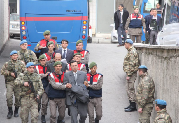 Foto - Bakın evraklarda neler yazılıydı! Fetö ihanetinin şifreleri çantadan çıktı