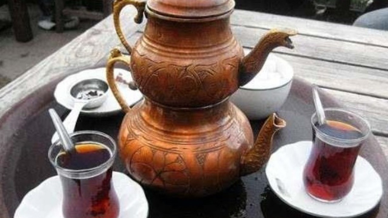 Foto - Bakın hangi hastalığa sebep oluyor! Çay demlerken sakın bunu yapmayın