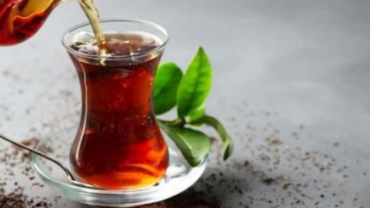 Foto - Bakın hangi hastalığa sebep oluyor! Çay demlerken sakın bunu yapmayın