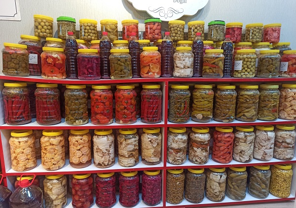 Bakın hangi meyvenin turşusu yapıldı