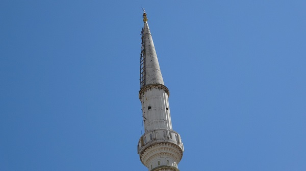 Bakın her gece neden minareye tırmanıyor