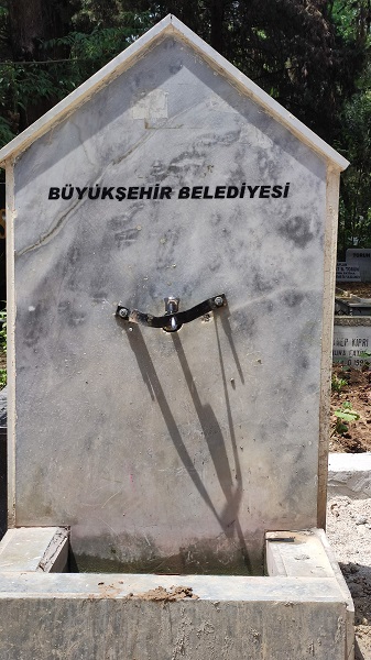 Foto - Bakın hırsızlar neye dadandı! Mezarlıkta prangalı önlem