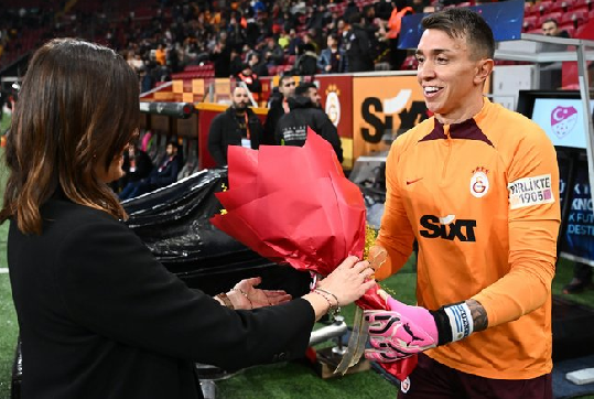 Foto - Bakın koşa koşa kime gitti: Muslera'da yeni gelişme! Ailesi... Sızdırdılar: Flaş kararı verdi herhalde…