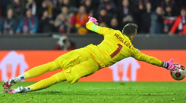 Foto - Bakın koşa koşa kime gitti: Muslera'da yeni gelişme! Ailesi... Sızdırdılar: Flaş kararı verdi herhalde…