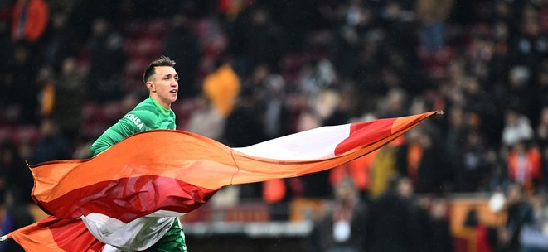 Foto - Bakın koşa koşa kime gitti: Muslera'da yeni gelişme! Ailesi... Sızdırdılar: Flaş kararı verdi herhalde…