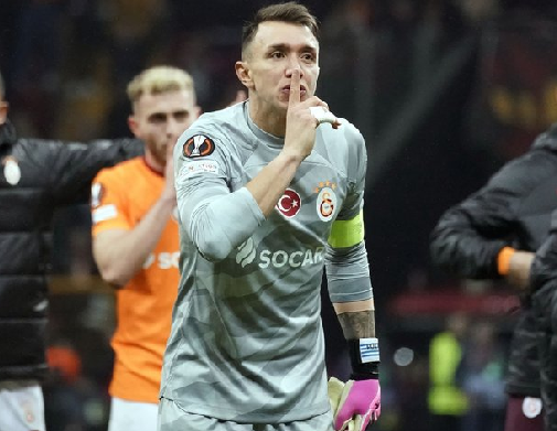 Bakın koşa koşa kime gitti: Muslera'da yeni gelişme! Ailesi... Sızdırdılar: Flaş kararı verdi herhalde…