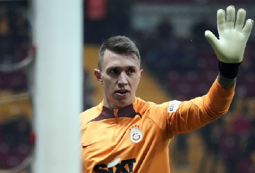 Foto - Bakın koşa koşa kime gitti: Muslera'da yeni gelişme! Ailesi... Sızdırdılar: Flaş kararı verdi herhalde…