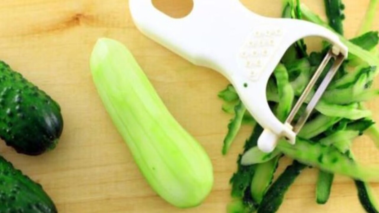 Bakın ne işe yarıyor! Salatalık kabuklarını sakın çöpe atmayın