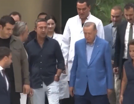 Foto - Bakın ne yaptı yine! Halk TV’de olay açıklamalar! Külliye’de kuzu, Riyad’da koç! Türkiye’ye duyurdu…