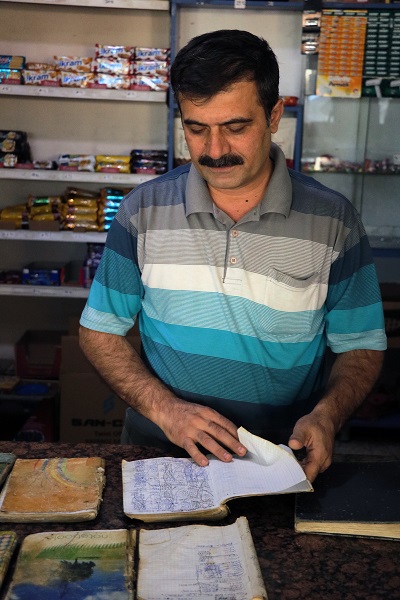 Foto - Bakın neden hale bu yöntemi kullanıyor! 10 yıldır veresiye defteri biriktiriyor