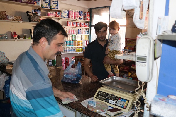 Foto - Bakın neden hale bu yöntemi kullanıyor! 10 yıldır veresiye defteri biriktiriyor