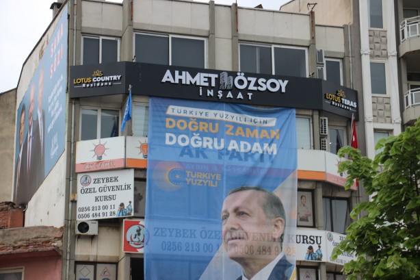 Foto - Bakın nereye asmışlar! CHP’den gece yarısı pankart tahriki